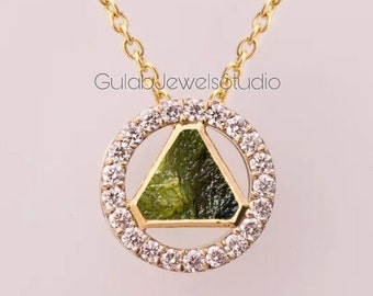 Colgante de moldavita en bruto, collar de plata de ley 925, joyería de piedras preciosas hecha a mano.