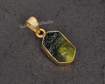 Colgante de moldavita en bruto, collar de plata de ley 925, estilo minimalista.