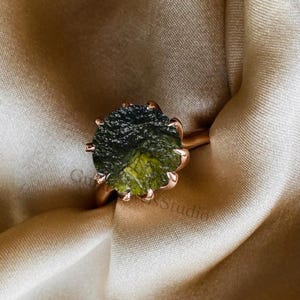 Silber Ring, runder roher Moldavit Ring, echter Moldavit Ring, Meteorit Ring, Ring für Männer und Frauen