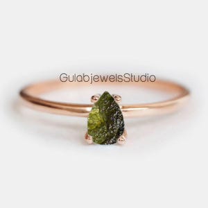 Natürlicher Roh Moldavit Edelstein Ring aus 925 Sterling, zierlicher Moldavit Ring, Meteorit Ring, zertifizierter Moldavit, handgemachter Ring, Geschenk für die Liebe