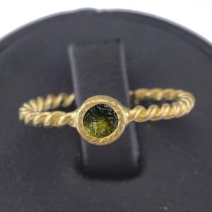Natürlicher Roh Moldavit Edelstein Ring aus 925 Sterling, zarter Moldavit Ring, handgemachter Ring mit Meteoriten, Geschenk für die Liebe