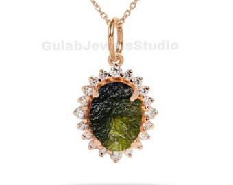 Colgante de moldavita en bruto, collar de plata de ley, joyería de piedras preciosas hecha a mano.