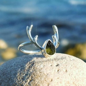 Natürlicher roher Moldavit Edelstein Ring in Sterling, Reh Moldavit Ring, Meteorit Ring, Zierlicher Silber Moldavit, Handgemachter Ring, Geschenk für Ihre Liebe