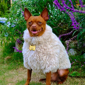 Puede incluir: Un juego de tres tazas de cerámica con un acabado moteado y mate. Las tazas son de color crema, gris claro y gris oscuro. Cada taza tiene un diseño simple y minimalista, ideal para café o té.