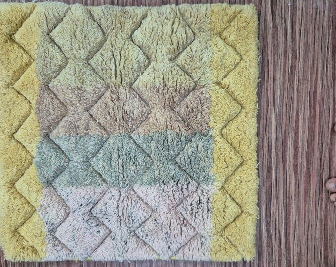 Handmade Knotted Rug – Soft Geometric Wool Carpet | Modern Area Rug Without Fringes