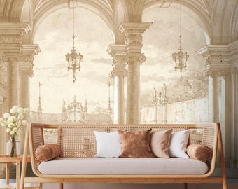 Può includere: Un divano letto in legno chiaro con testata e pediera in canna intrecciata. Il divano letto ha un materasso in lino bianco ed è decorato con cuscini marroni e bianchi. Il divano letto è davanti a un muro con una carta da parati beige e bianca che rappresenta una scena architettonica con archi e colonne.