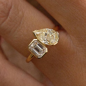 14k Solid Yellow Gold Toi Et Moi Ring•Two Stone Statement Ring•Colorless Emerald & Champagne Pear•Wedding Ring•You And Me Ring•Trends Setter