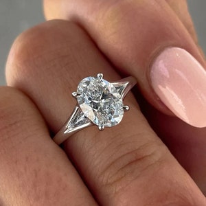 2.02 CT Oval Cut Moissanite Engagement Ring/14k Solid White Gold Ring/Oval Solitaire Ring/Wedding Proposal Ring/Split Band/Anniversary Gifts