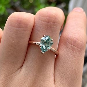 Antique 1.71 CT Step Cut Pear Cut Solitaire,Cyan Blue Green Pear Cut Moissanite Ring,14k Solid Rose Gold,1.8 MM Straight Band,Trends Setter