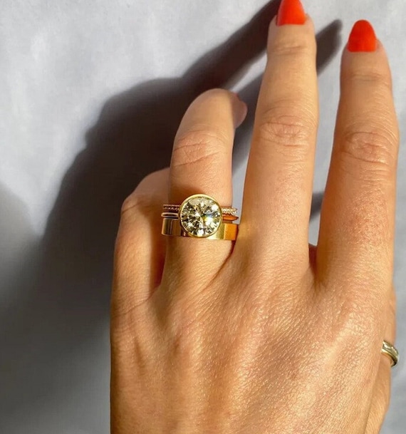 Minimalist CT Round Cut Bezel Set Ring, Brilliant Round Cut