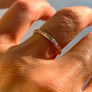 0.45 TC Round Cut Moissanite Wedding Band,Minimalist Matching Band,14k Solid Yellow Gold Band,Flush Set Floating Accents,Stacking Ring/Gifts