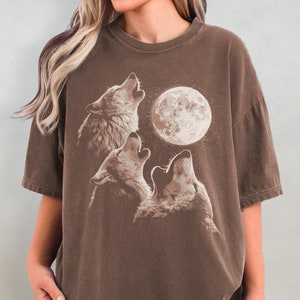 90s Wolf Shirt - Retro Wolf Comfort Colors T-Shirt, Howling Wolf Moon Tshirt, Alpha Wolf Graphic Tee, Wolf Lover Gift, Y2K Wolf T Shirt