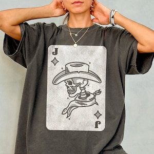 Outlaw Spielkarte Shirt - Skeleton Cowboy Comfort Farben T-Shirt, Retro Western Grafik T-Shirt, Cowgirl Rodeo Tshirt, Vintage Schädel T-Shirt