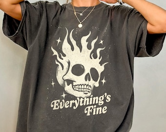 Camiseta Todo está bien: camiseta divertida con colores cómodos, camiseta de esqueleto sarcástico, camiseta grunge retro, estilo gótico Y2K, camiseta con gráfico de calavera