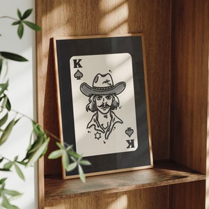 Arte de la pared del naipe del rey, impresión del sheriff gótico occidental, arte del cráneo del toro estético oscuro, cartel del salvaje oeste, decoración occidental del vaquero - UNFRAMED
