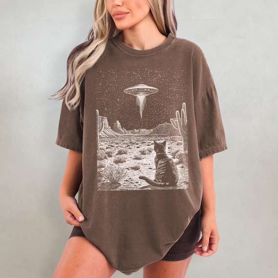 Cat UFO Shirt - Funny Cat Comfort Colors T-Shirt, Western Alien Graphic Tee, Retro Cat Lover Gift, Wild West Shirt, Animal Cowboy Cat Tshirt