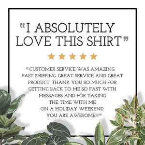 K&ouml;nnte beinhalten: Eine Kundenbewertung f&uuml;r ein Shirt mit einer F&uuml;nf-Sterne-Bewertung. Die Bewertung lautet "Ich liebe dieses Shirt absolut!" und lobt den Kundenservice, den schnellen Versand und das gro&szlig;artige Produkt. Der Rezensent erw&auml;hnt auch, dass der Verk&auml;ufer schnell auf Nachrichten geantwortet hat und auch an einem Feiertagswochenende hilfreich war. Die Bewertung endet mit "Du bist gro&szlig;artig!!!"