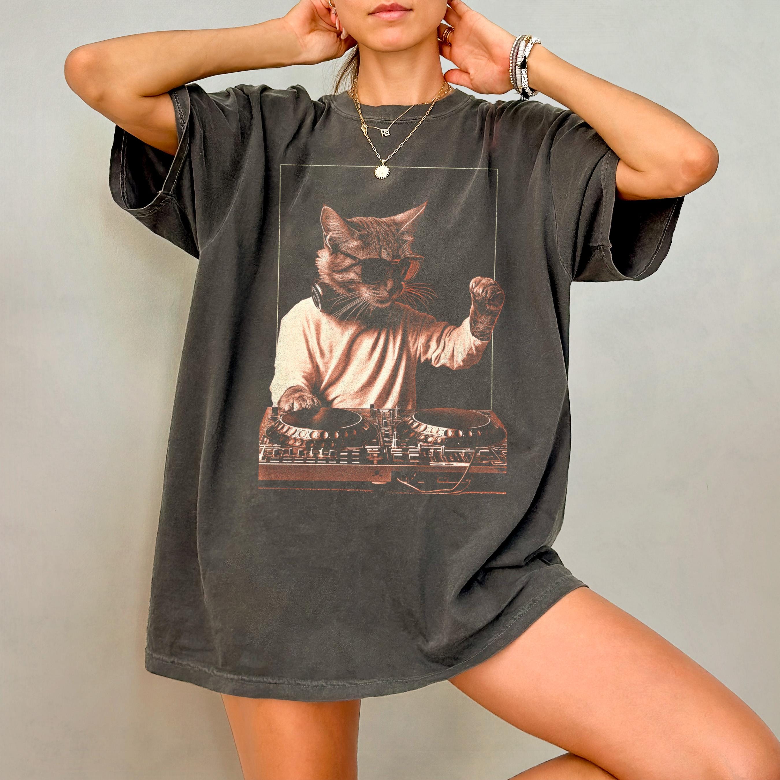 Party Katzen Shirt - Lustiges Katzen Komfort Farben T-Shirt, DJ Geschenk, Katzenliebhaber Geschenk, Musik T Shirt, Rave Shirt, Musik Festival Shirt, Katzeneltern