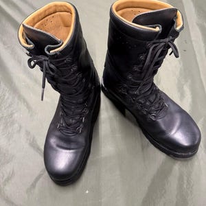 Oostenrijkse militaire ÖBH volledig gevoerde leren gevechtslaarzen met metalen sluitring, maat UK7/US8/EU41
