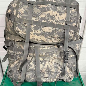 本物の米陸軍大型リュックサック、ACU UCPデジタル迷彩MOLLE II