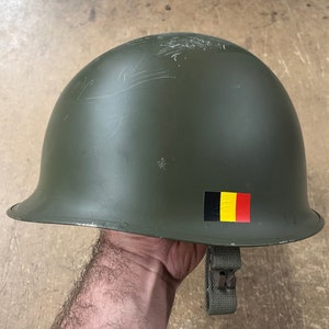 Casco in acciaio autentico dell&#39;esercito belga, epoca della guerra fredda