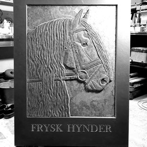 Cavallo frisone, Frysk Hynder scolpito nella pietra