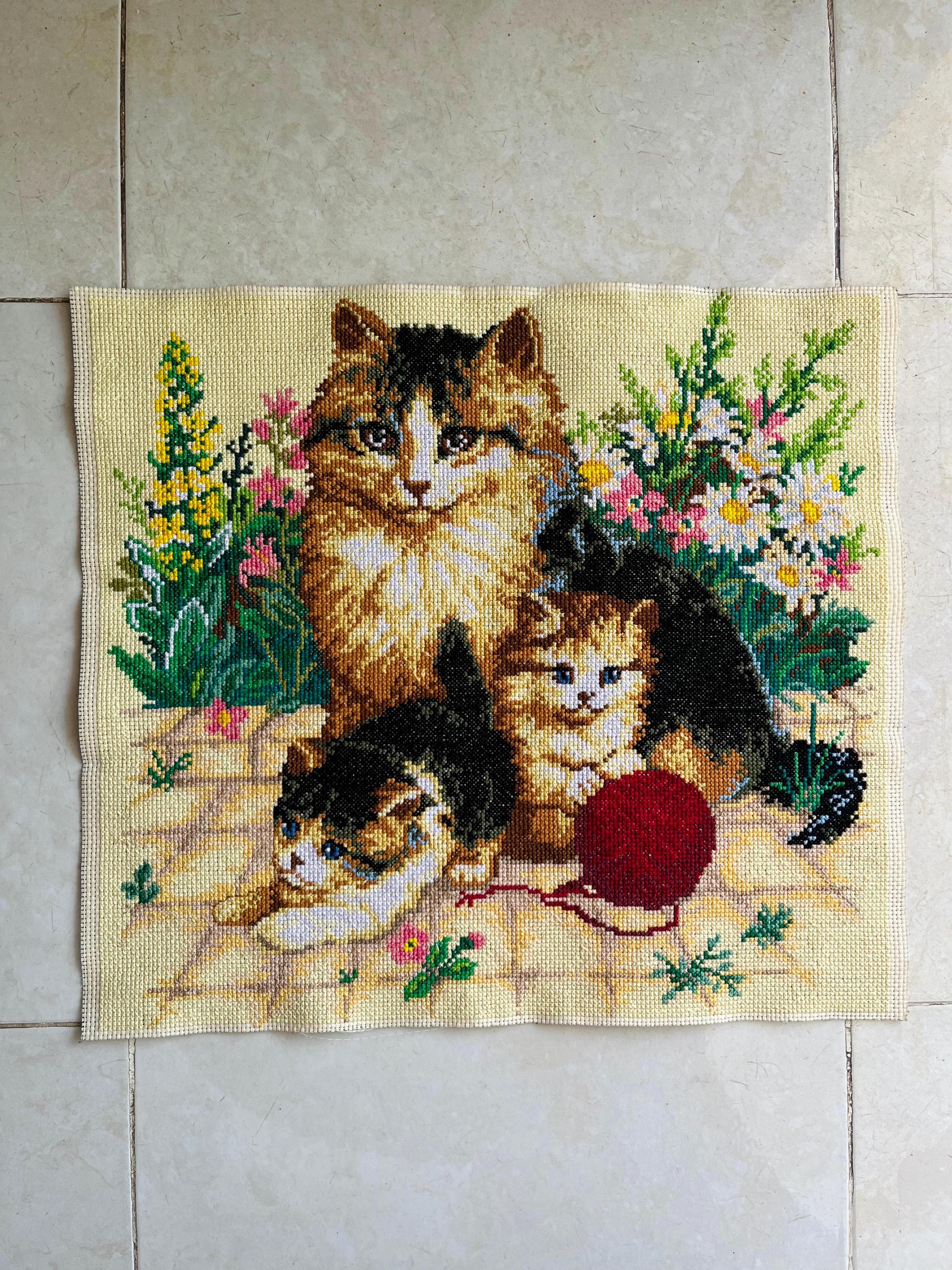 手作りクロスステッチ刺繍 - 猫と子猫と花 - ニードルポイントウォール