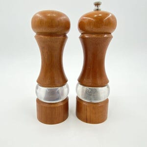 OLDE THOMPSON Large 7 Inch Pepper Mill & Salt Shaker Walnut