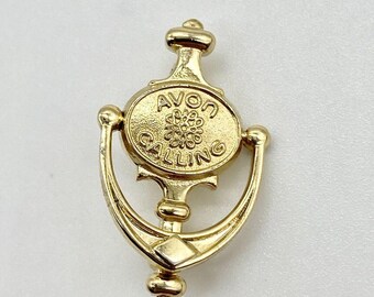 Vintage Gold Colored Avon Calling Door Knocker Lapel Pin