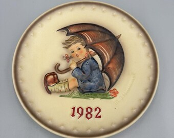 Vintage 1982 Hummel Annual Plate Umbrella Girl Hum 275