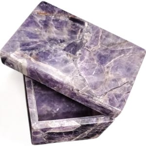 Sueños de amatista: joyero de cuarzo rosa violeta: regalo de sanación con cristales para él y para ella 6" x 4" x 3,5"