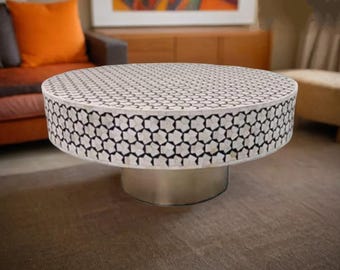 Handgemaakte ronde salontafel met beeninleg | Targua-patroon | Boho-chic woondecoratie | Meubels met beeninleg | Unieke tafel met beeninleg | Stijlvol