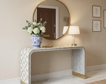 Mesa consola artesanal con incrustaciones de hueso: diseño de rayas y flores.