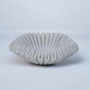 Marble Ruffle Bowl Handcrafted Decorative ScallopBowls - Antique Catchall Jewelry Dish Fruit Organizer for Home & Kitchen