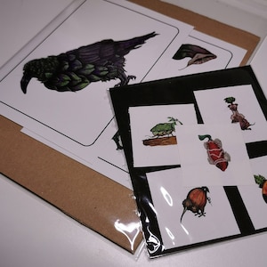 Pack de 3 cartes postales  et Pochettes 5 stickers "Créatures fantastiques" (au choix)