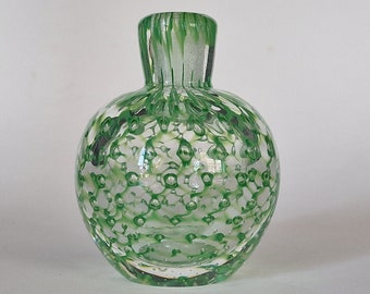Pretty green handblown bullicante art glass posy vase with delicate reticello net pattern, Murano style