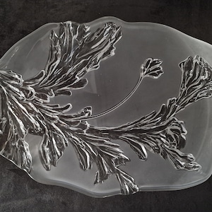 Mikasa Savoir Vivre &#39;Artesia&#39; large crystal serving platter/canape tray