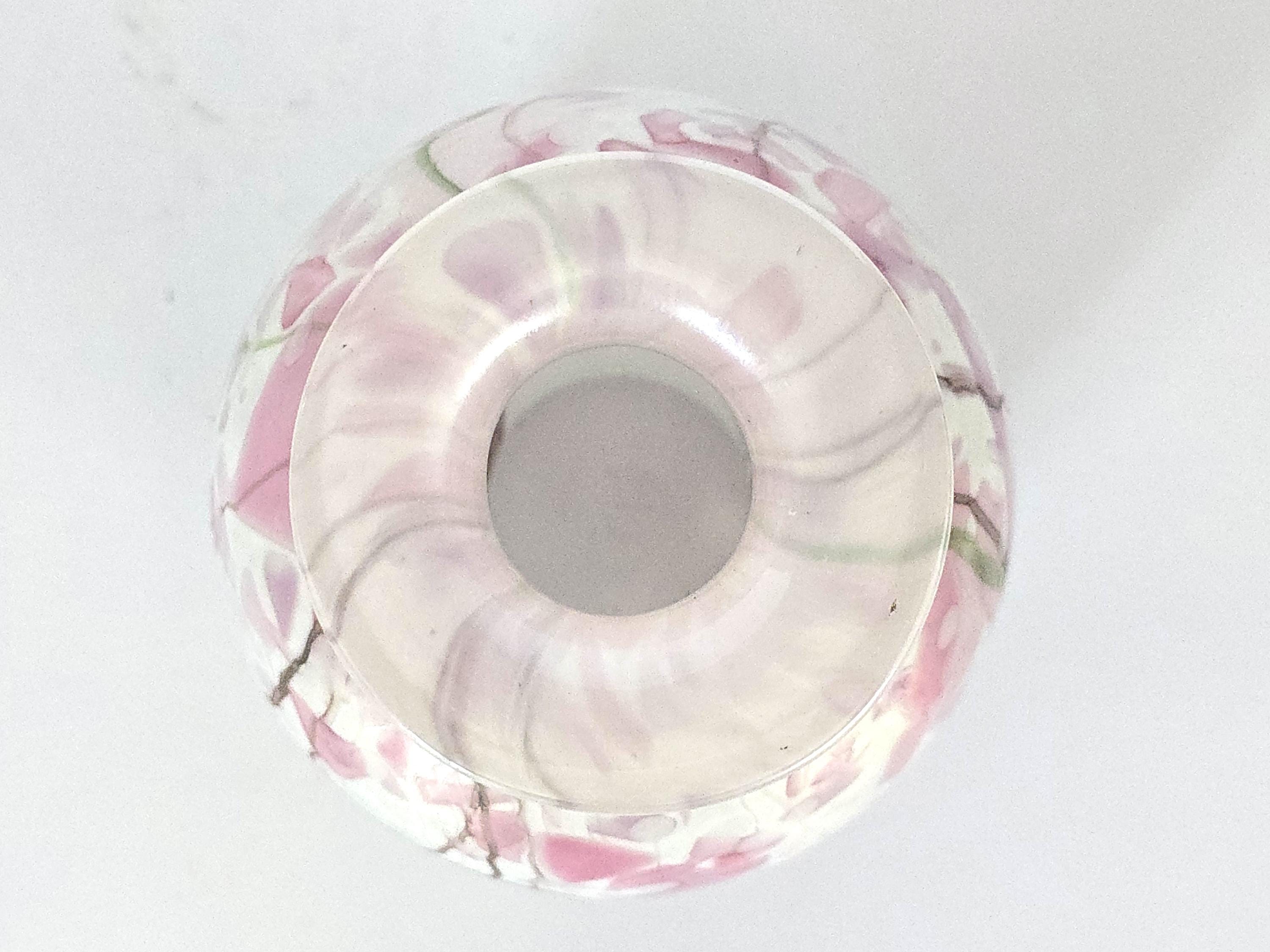 英国 花瓶Isle of Wight Glass by Lilac Isle of Wight 'lilac Flower Garden' Glass Vase, Michael