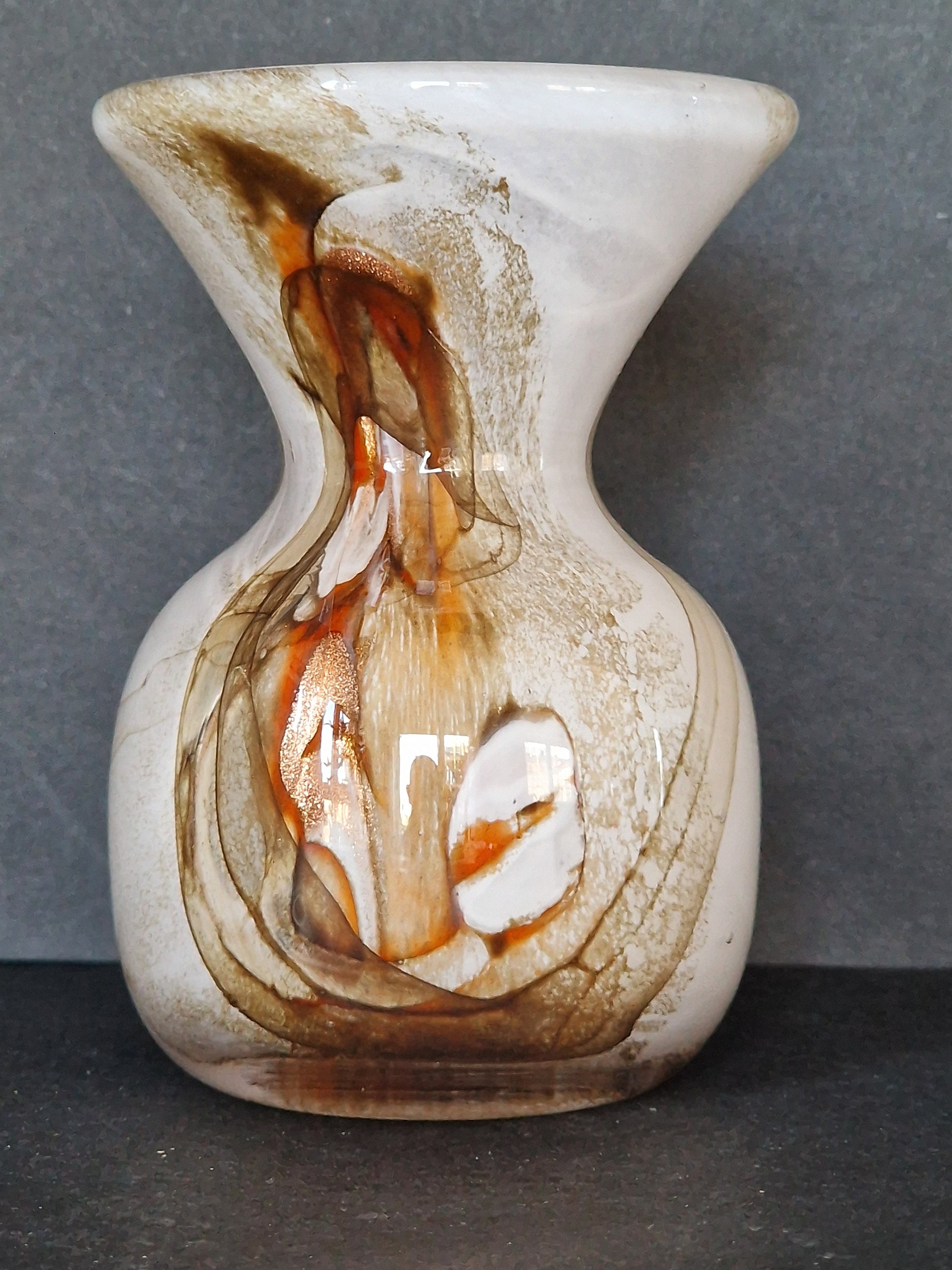 【新品未使用】PORONIA 高級カットガラス花瓶 琥珀色 エレガントな逸品 新品未使用】PORONIA 高級カットガラス花瓶 琥珀色 エレガントな逸品