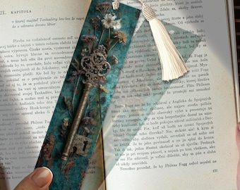 Grunge Skeleton Key Stained Glass Bookmark – Custom Bookmark SVG | Personalized Gift | Gothic Key Design |Unique Reading Accessory Gift Idea