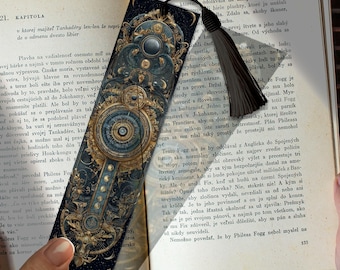 Celestial Compass Stained Glass Bookmark – Starry Navigation Acrylic Bookmark Gift | Custom Bookmark Idea | Cosmic Gift for Book Lovers Gift