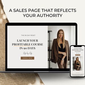 Op de afbeelding: Een laptop en een smartphone tonen een website met de tekst "The 90 Day Reset: Launch Your Profitable Course in 90 Days, step-by-step. Enroll Now." Een vrouw in een bruin pak is afgebeeld op de website.