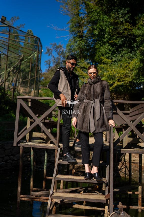 ミンクショートコート ダークブラウン ファー 本物のミンクファージャケット：エレガントなダークブラウンのショート