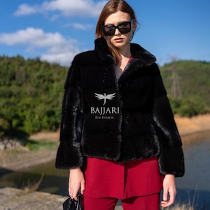Real Mink Fur Short Jacket: Elegant Black Luxury Coat