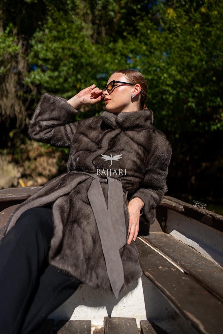 本物のミンクファージャケット：エレガントなダークブラウンのショート