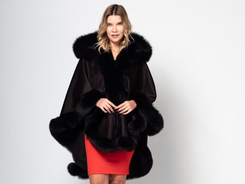 Capa de cachemira con ribete de piel de zorro: poncho con capucha, capa negra imagen 1