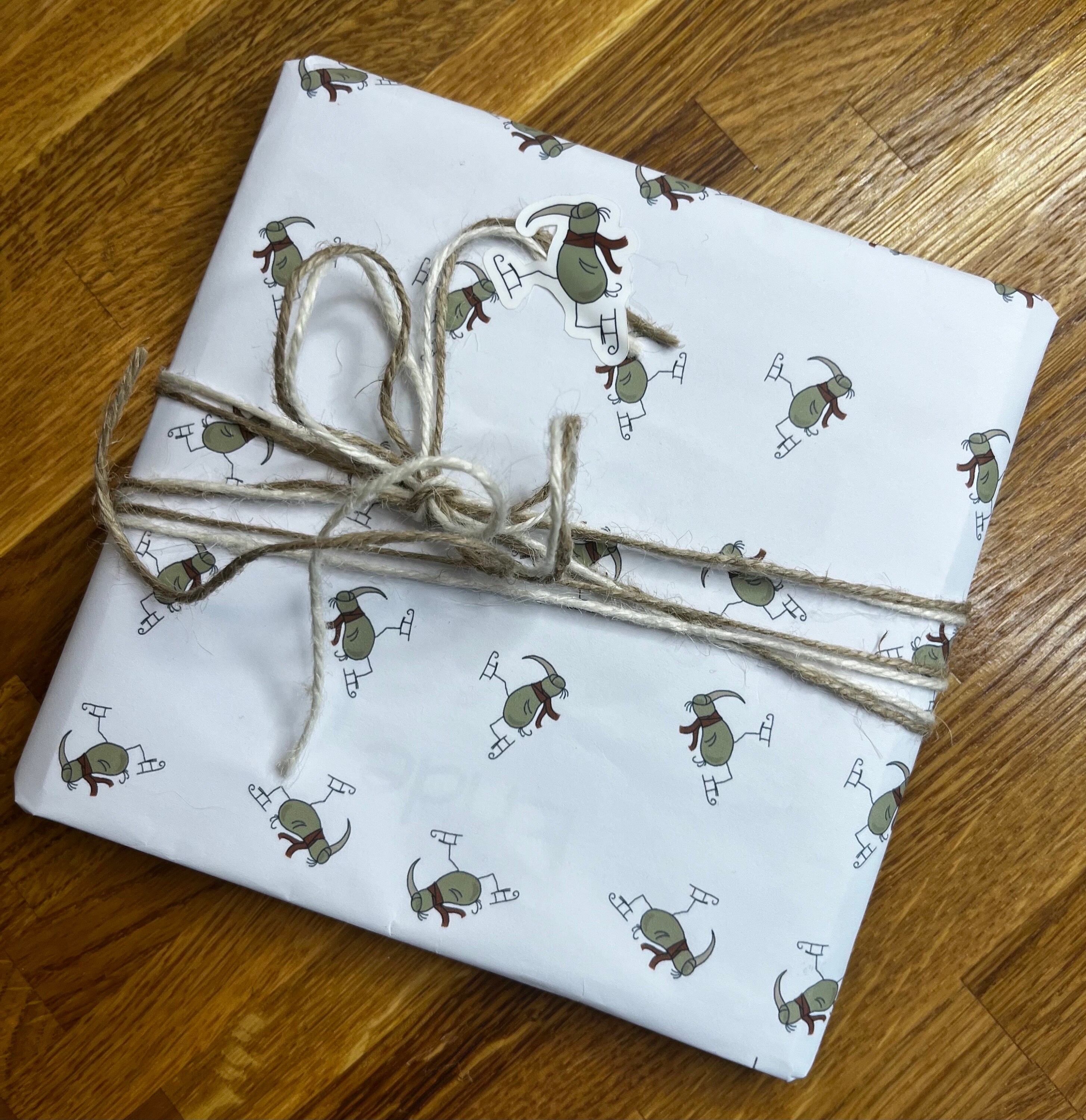 Festive WHITE Greenery Christmas Recyclable Wrapping Paper Set WHITE Eco  Friendly Gift Wrap 