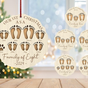 Gepersonaliseerde eerste kerst als familie van drie ornament svg, familievoetafdrukken ornament svg, kerstcadeau svg, lasergesneden Glowforge