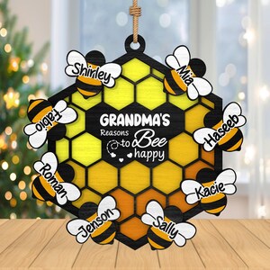 Motifs personnalisés de grand-mère d'abeille heureuse ornement svg, svg abeille personnalisé, svg ornement en nid d'abeille, cadeau pour grand-mère svg, Glowforge découpé au Laser