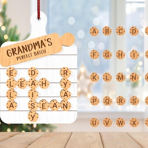 Lot parfait d'ornement de grand-mère personnalisé, svg de Noël biscuit mots croisés Scrabble ornement, cadeau de Noël svg, découpé au Laser Glowforge
